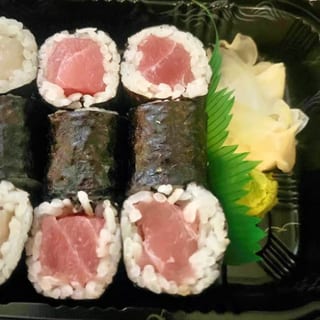 Tuna Roll or Tuna Avocado Roll